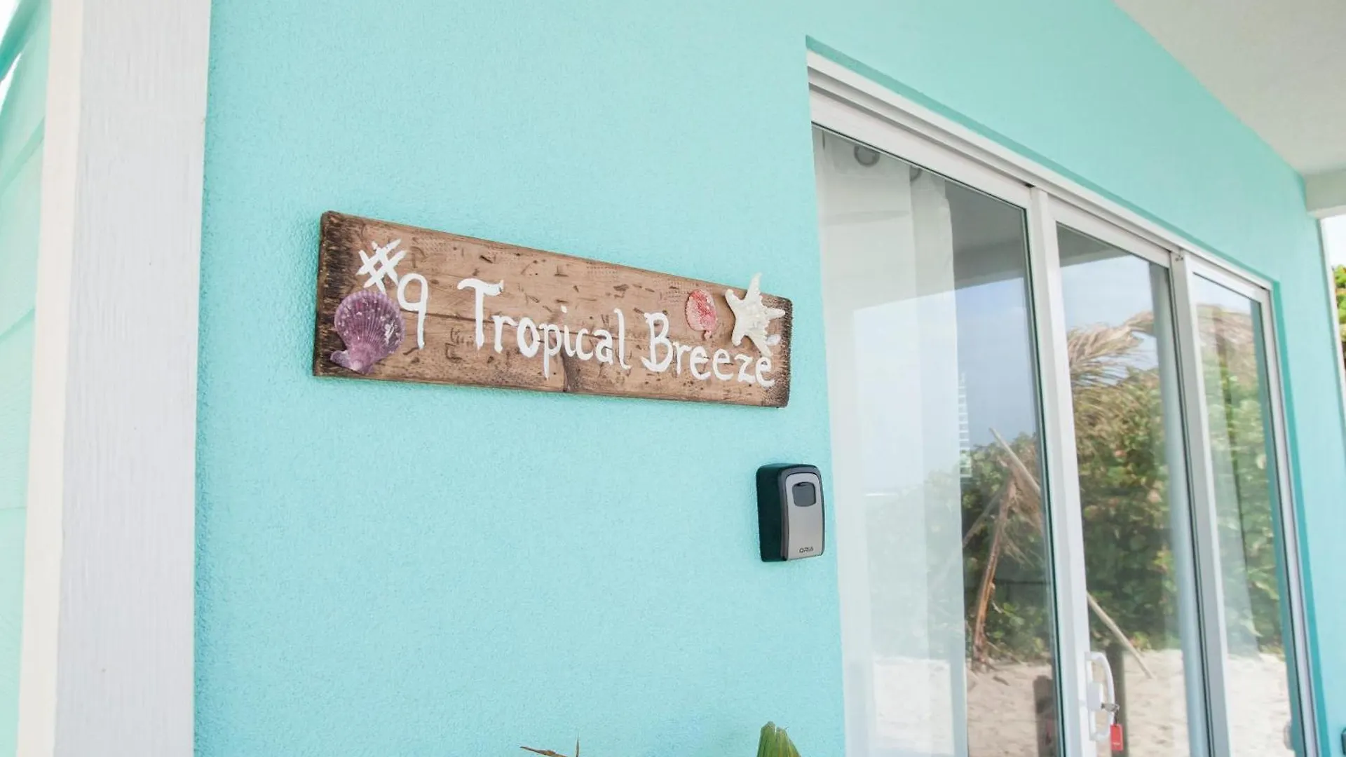 The Tropical Breeze Cottage Sand Bluff 0*,